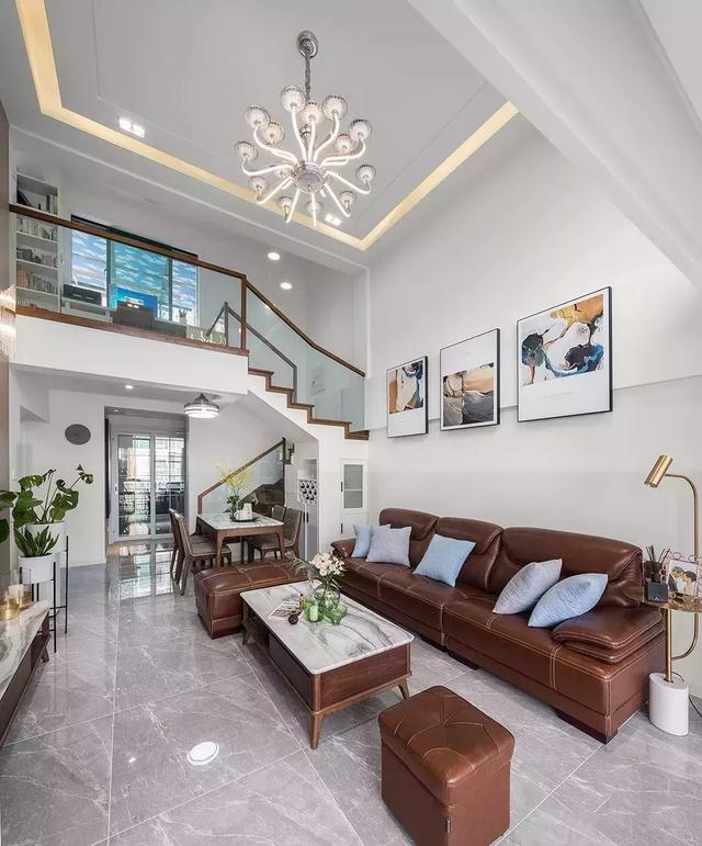 120㎡的小复式,只刷了白墙,挑高客厅真大气!