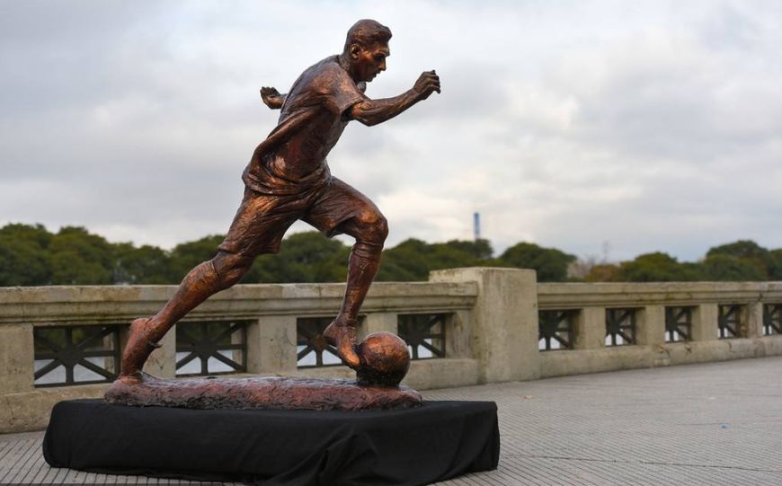 梅西雕像坏了一年仍没人修 梅球王永久退出国家队已经板上钉钉?