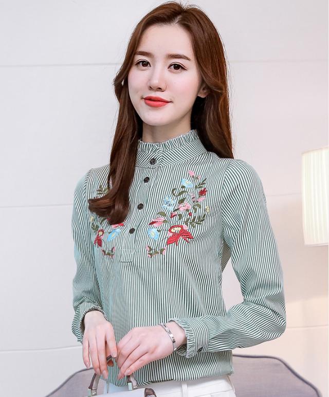 突然发现:开车的女人爱穿小衫,都说舒适减龄洋气女人味