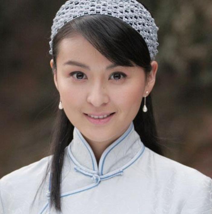 出道多年零绯闻,被称"小张柏芝",被富豪丈夫苦追10年才结婚