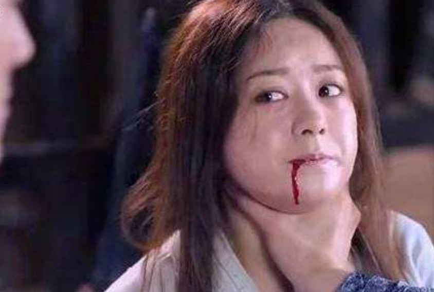 明星戏中被掐脖子王源表情狰狞杨幂凄美最后一张反而很享受