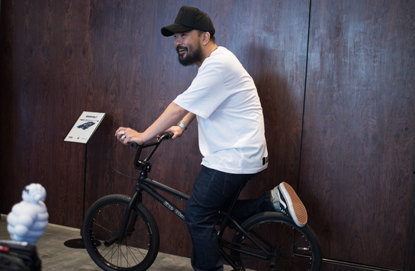 葛明辉却只是面子上面的搞笑,并不能让人感觉他和周星驰能有一比,因此