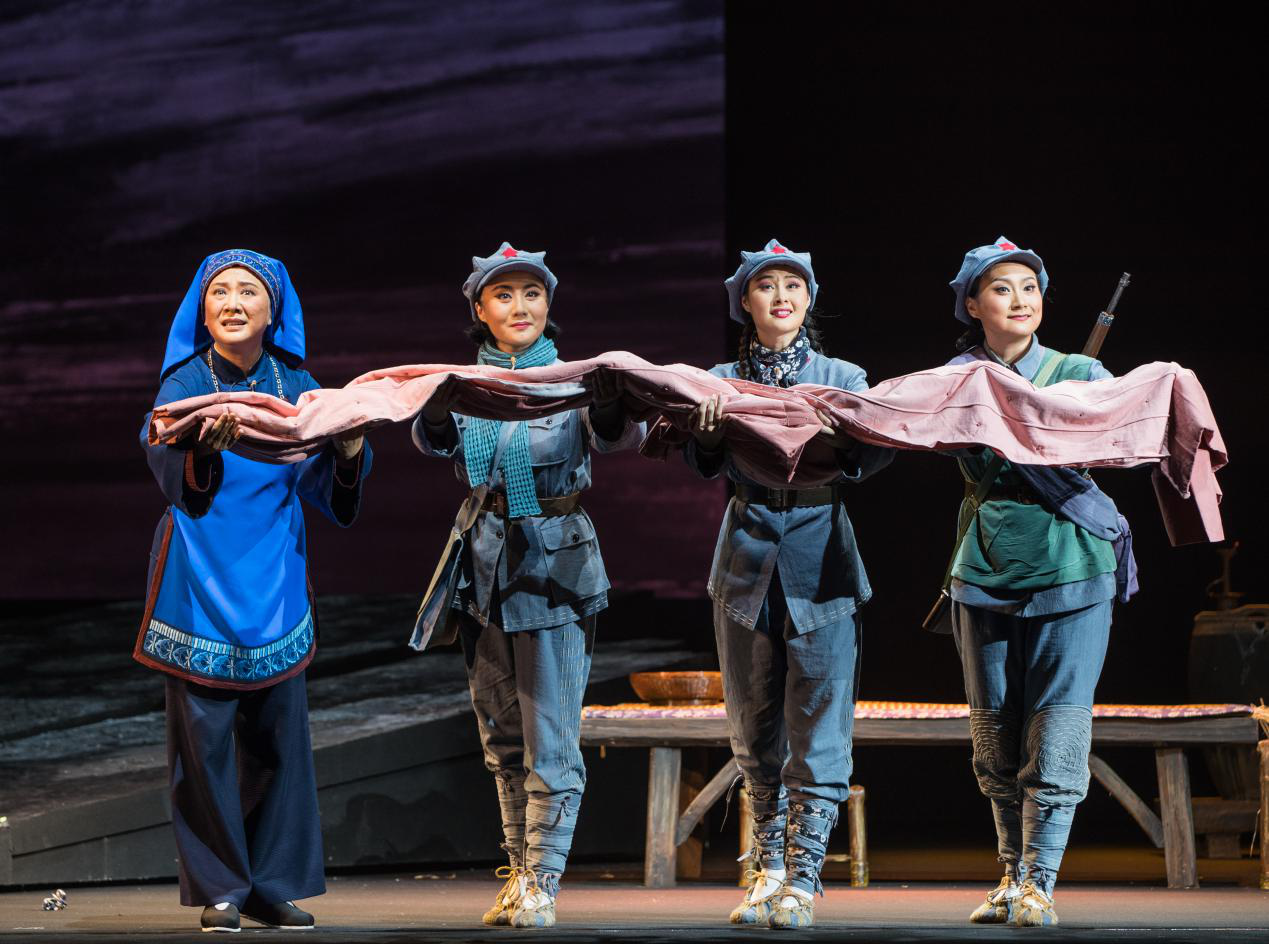 逾百岁老红军现场观看演出,《红军故事》用京剧展现红色记忆