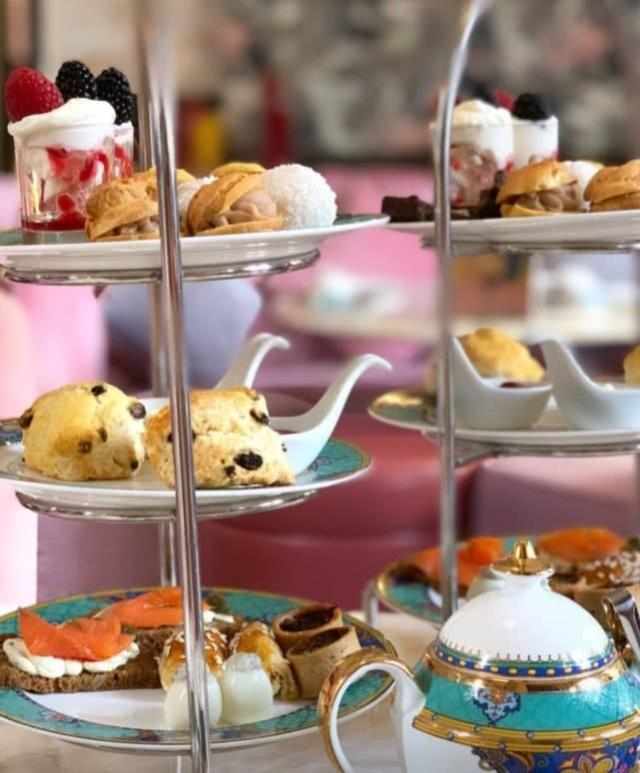 方媛与贵妇团品用下午茶,颜值气质艳压众名媛,郭富城眼光真好