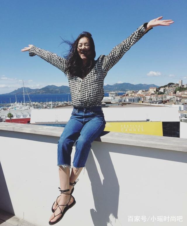 一拍照就比剪刀手这6个拍照姿势可以让你轻松拍出女神范儿