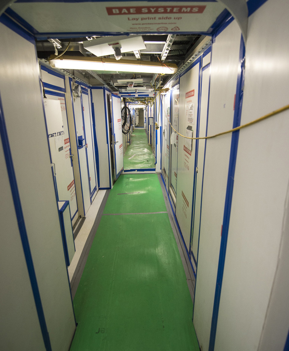 航母结构有多复杂?剖面图让人眼花,老兵都会迷路