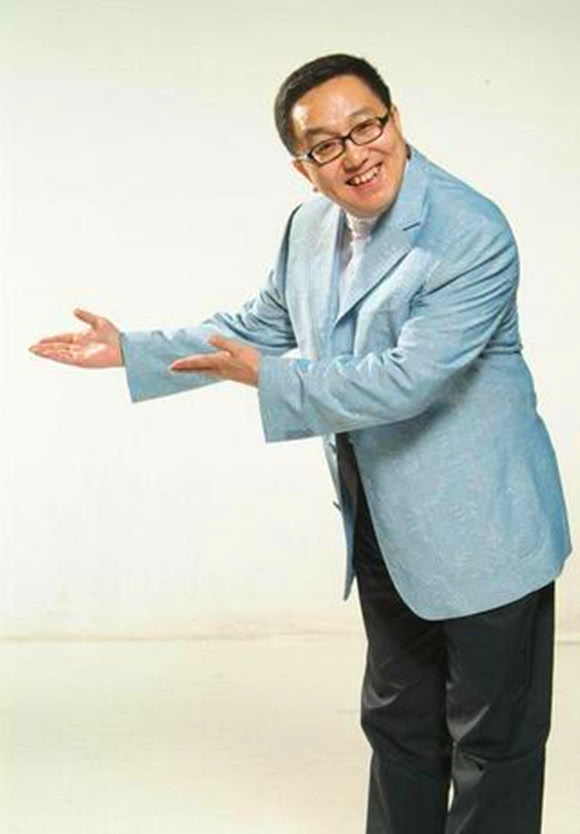 他是春晚常客,曾放弃赵本山拜姜昆为师,娶小11岁娇妻今成这样