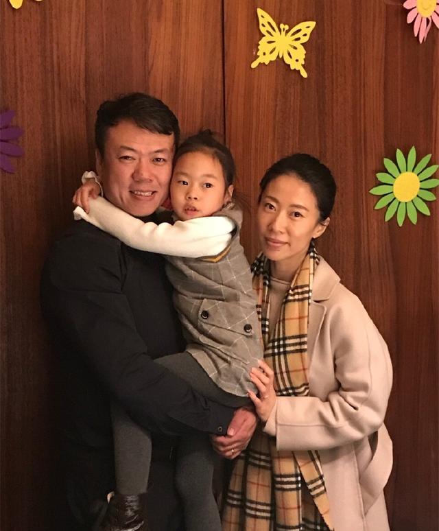 申雪当高官,赵宏博头发斑白初显老态