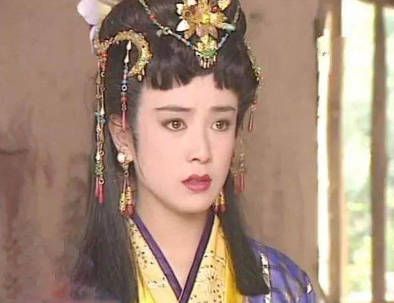 没傅艺伟漂亮,31岁嫁爱情,今46岁靠保养的脸,嫩得令人惊叹