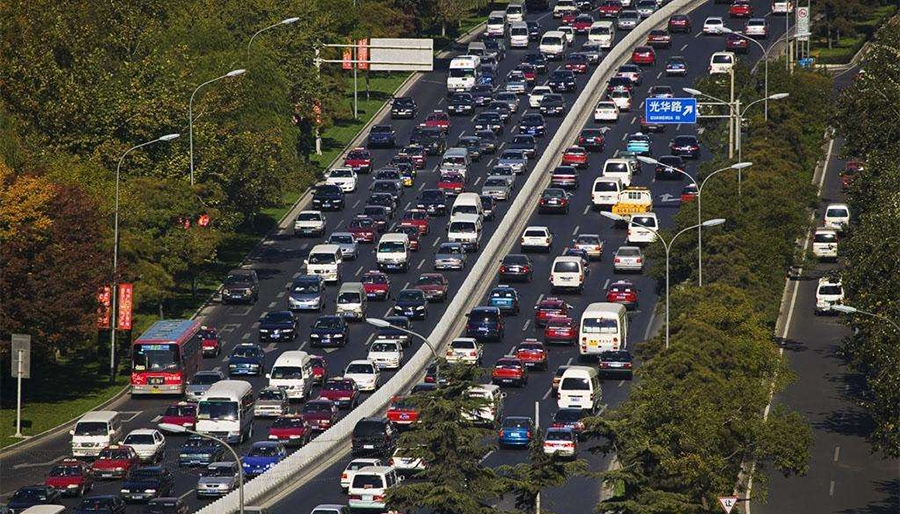 明明没有交通事故,为何会突然堵车?这几种行为也会造成拥堵