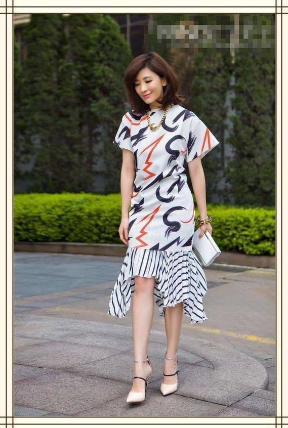 贾静雯厉害呀,烂大街也穿出高级感,不露胸不露腿但真的美