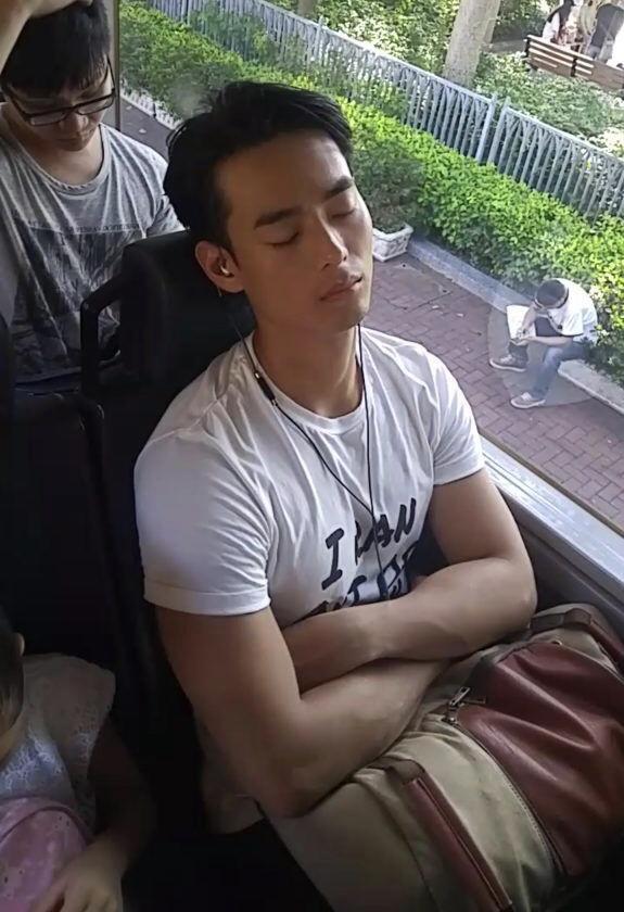 王晶力捧男星何浩文借tvb转型做师奶杀手,官二代出身却甘愿苦熬