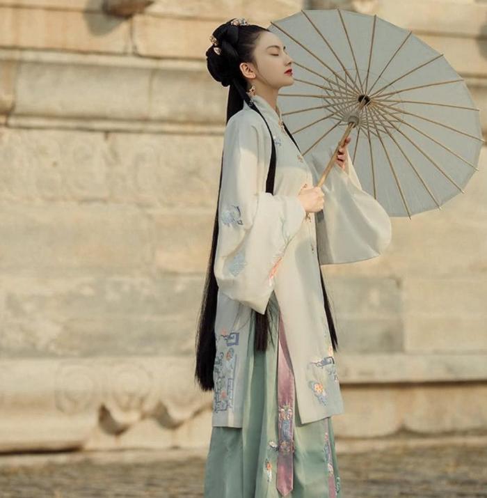 抖音汉服美女回眸一笑飘飘欲仙网友窈窕淑女君子好逑