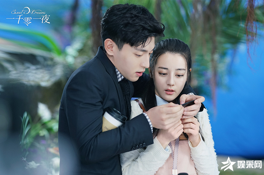 邓伦与迪丽热巴主演《一千零一夜》解锁高甜撩妹法,领带扎头苏爆众人