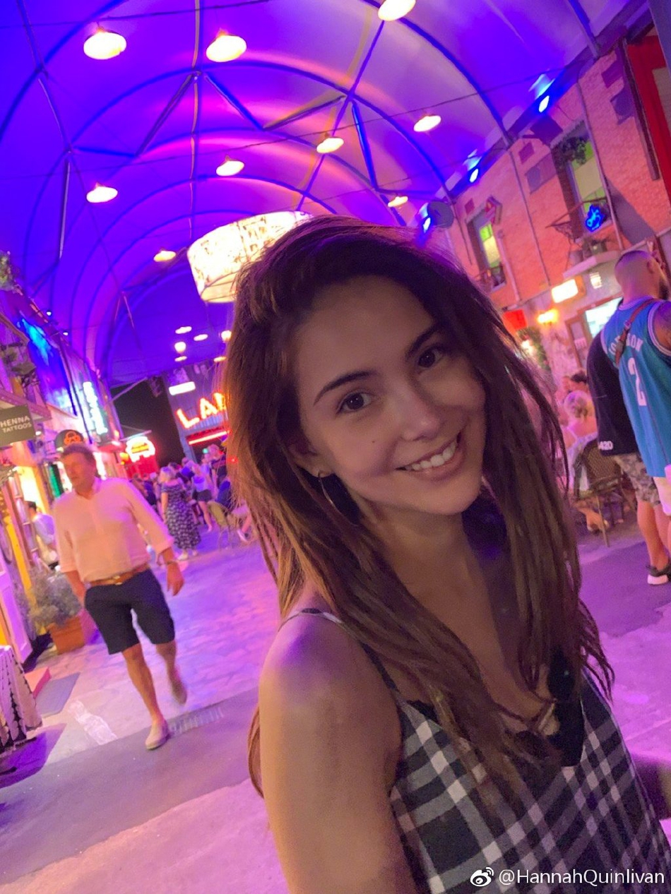 昆凌晒美照,逛夜市清纯感十足,网友:杰伦呢?
