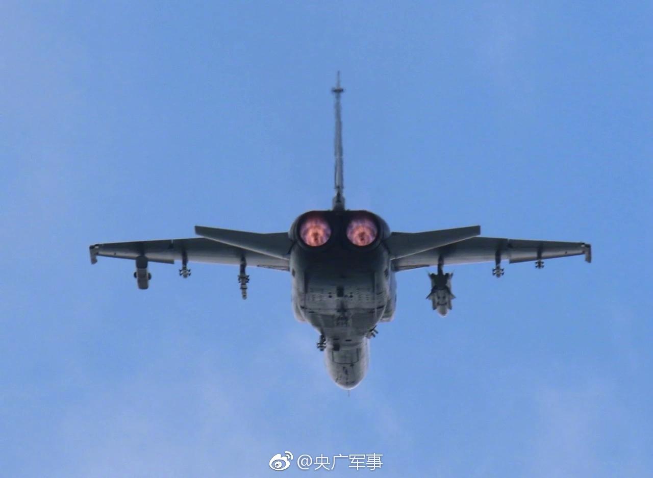 这类战斗机胆子大,别人看到地空导弹绕着走,它就盼着敌人快开火