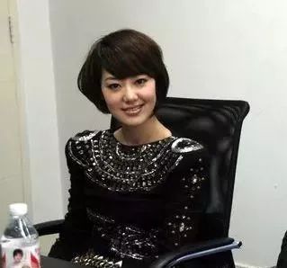 前央视主持人王冠为何消失? 爆出实情后粉丝泪目, 表示无法接