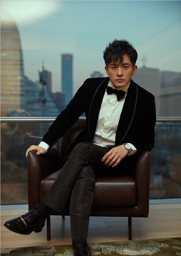 现35岁的孙艺洲帅得风度翩翩,愿