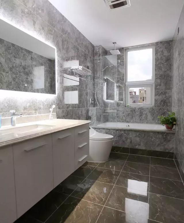 小户型卫生间也惊艳,这30个瓷砖搭配案例每一个都可以搬回家