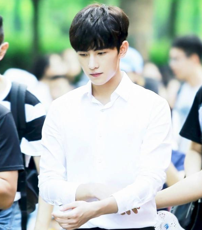 谁家少年曾白衣——盘点男明星穿白衬衣帅瞎眼照片