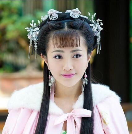 林峰,叶璇,陈怡蓉主演的《紫钗奇缘》中饰演长安三花魁之一,邀月居