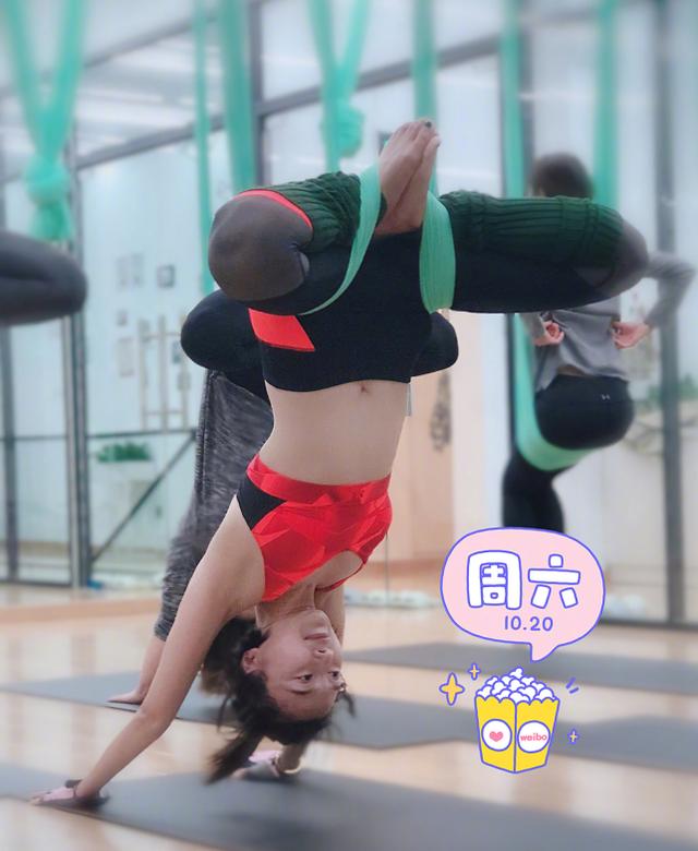 "慕容云朵"肖涵晒近照,32岁依然青春靓丽,换了发型判若两人!