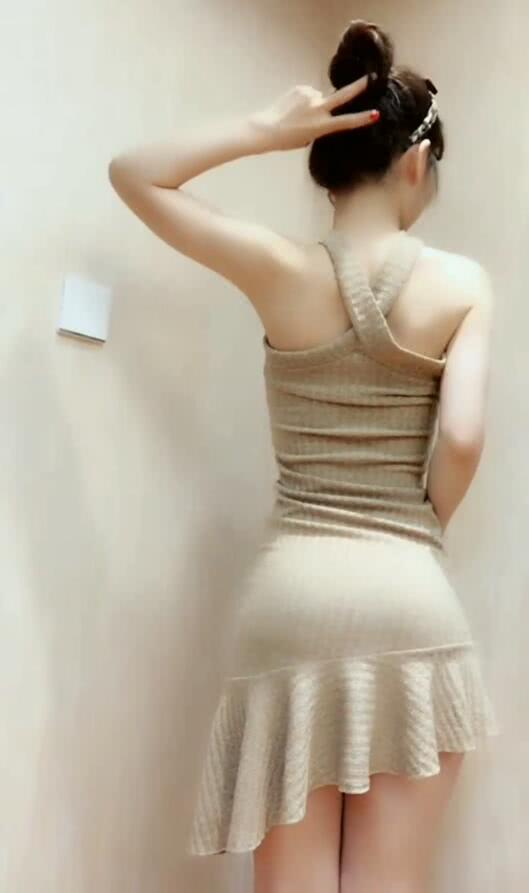 蚂蚁腰女神走红背影性感迷人网友腰还是次要臀更美