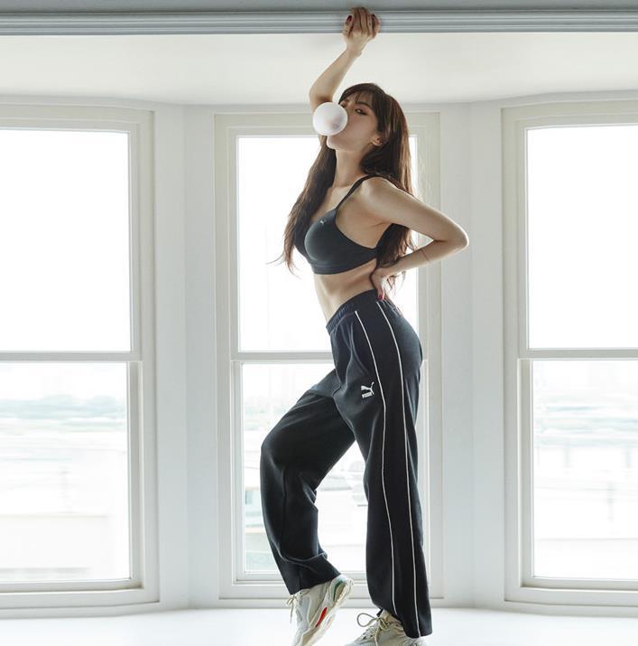 就算谈恋爱被辞退,"最强性感女王"泫雅还能靠身材再掰回一局!