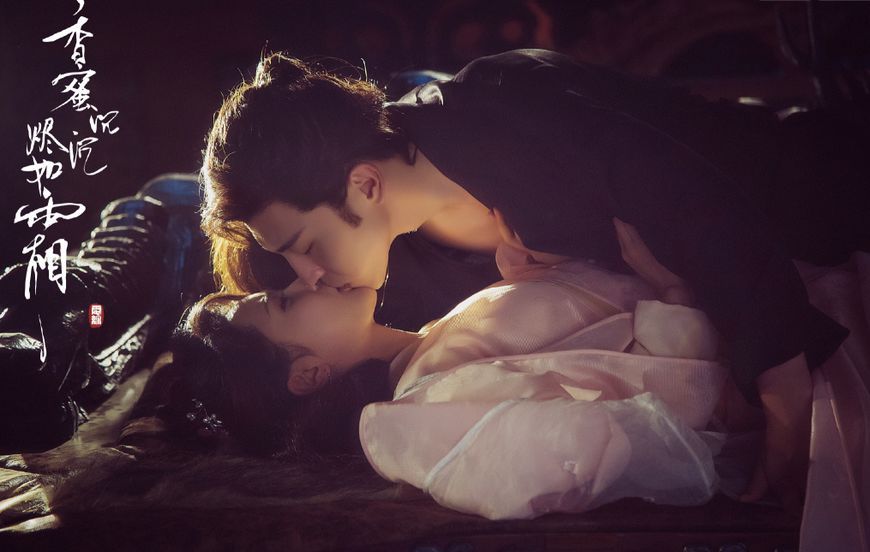 杨紫邓伦香蜜拍吻戏,被30人盯着还能一次过,网友:两人练过的