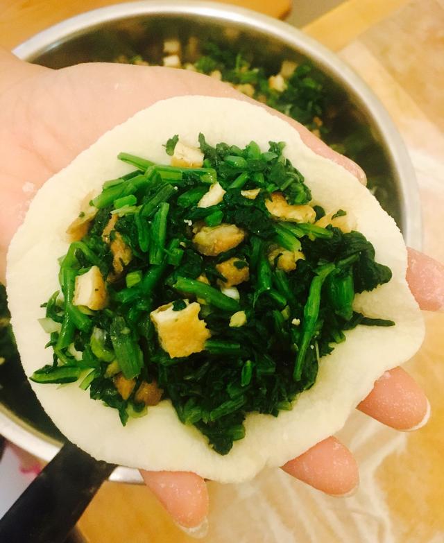 营养丰富,健康美味的萝卜缨包子,一次吃了五个还没吃够