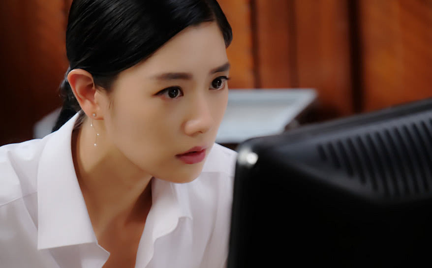 中饰演的崔美兰,曾在与古天乐,佘诗曼一同主演的电影《使徒行者》中