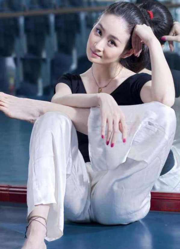 因长得太美被赵本山替换,4次登上央视春晚,今成国家一级演员