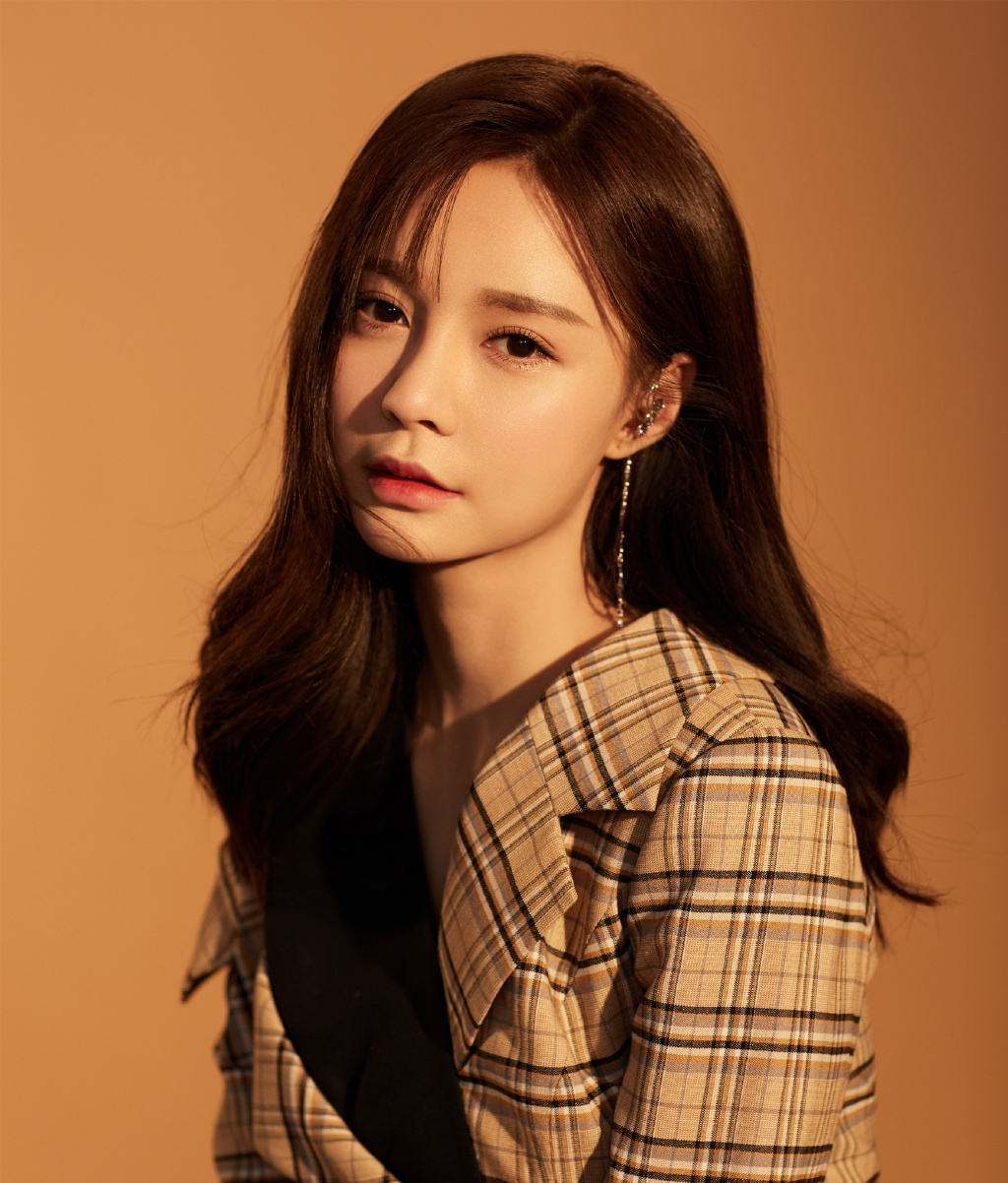 沈梦辰换发型了,不留刘海颜值气质飙升,搭配公主裙美得不敢认