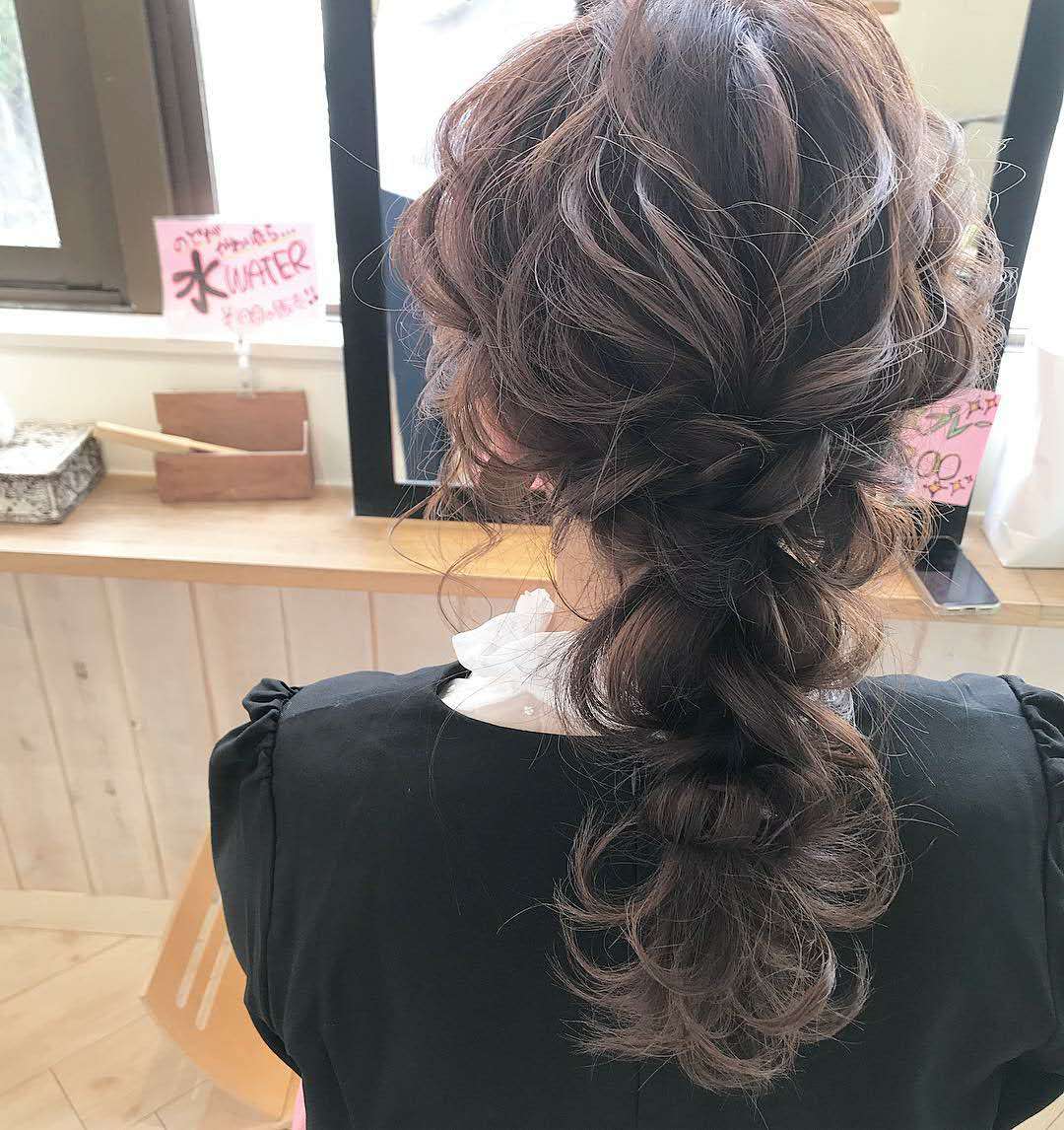 10款初夏的编扎造型,简约的时尚编发让你更出彩|发卡|造型|发型_新浪