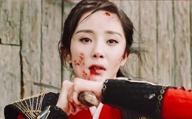 同样是要"自刎"的古装美人,她却让观众不想拦着,反而想补一刀