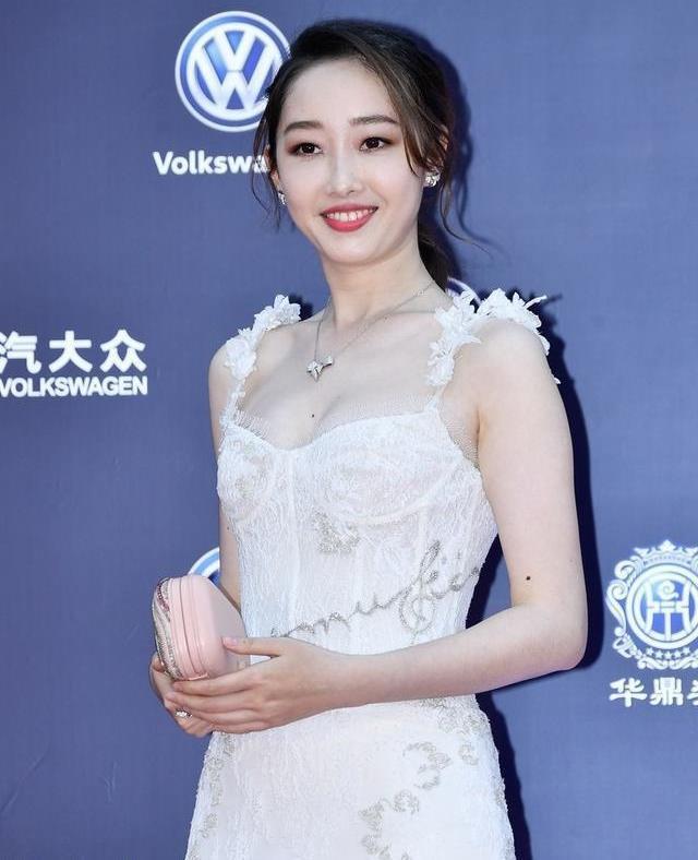 娱乐圈中10位姓蒋的女明星,漂亮有气质,蒋勤勤是最漂亮的!