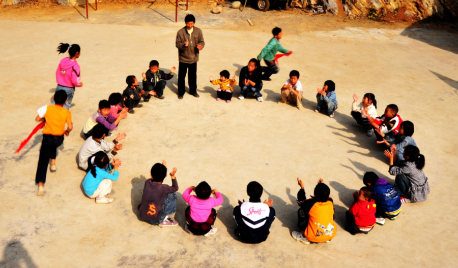 农村小孩子喜欢玩玩游戏,这些你都知道吗?