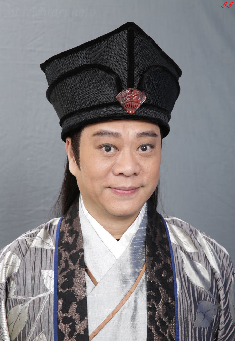 最特别师奶杀手欧阳震华今年57岁结婚二十年不生小孩也幸福