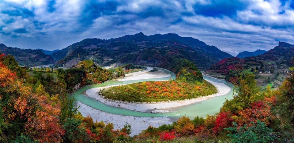 她是中国天然分水岭,左右手拥着南北方,被尊为华夏文明的龙脉__财经