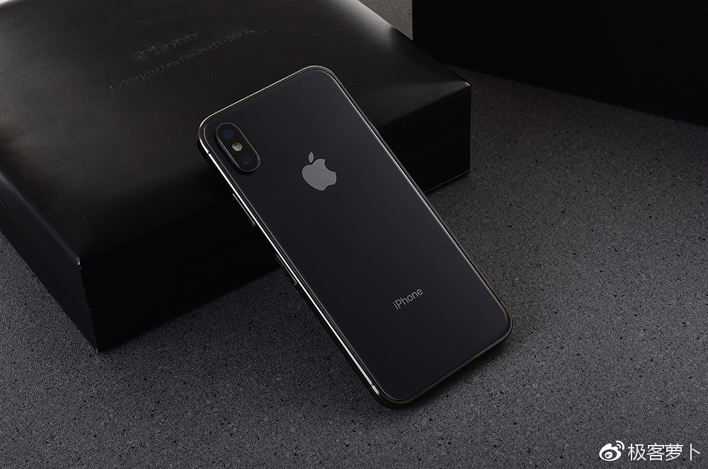 新配色iphonex上市立成爆款,果粉:这是致敬乔布斯吗?