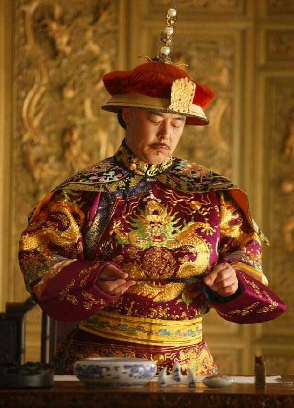 张铁林演的皇帝的角色那是相当的让人觉得有趣的,演过《还珠格格》里