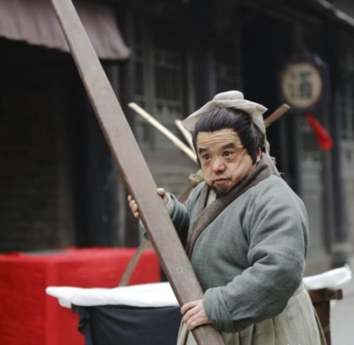 他身高仅一米二,却十年娶四个老婆,今豪车无数成国家一级演员