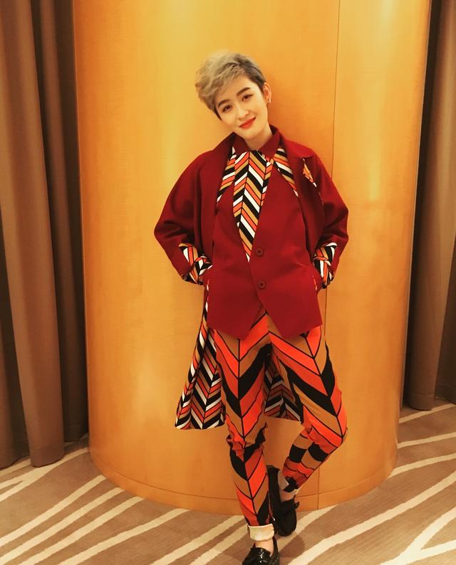 曾轶可厉害了,《吐槽大会》里的超短发又帅又酷,选对发型很重要