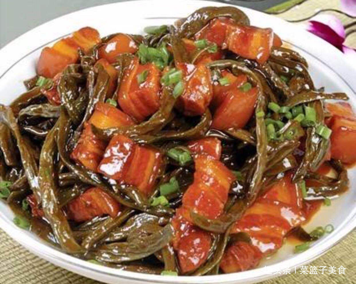 干豆角红烧肉,你知道怎么做才好吃吗?其实做法很简单的