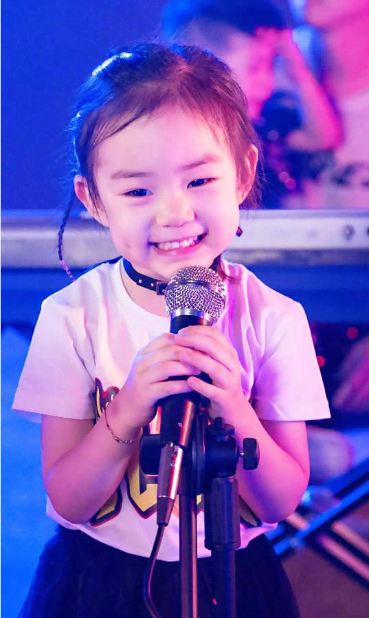 lucky了,因为参加优酷独播的综艺节目《想想办法吧爸爸》而出现在公众