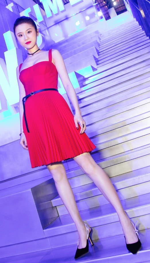 张慧雯和以前不一样了用一双袜子将腿拉长10厘米给跪了