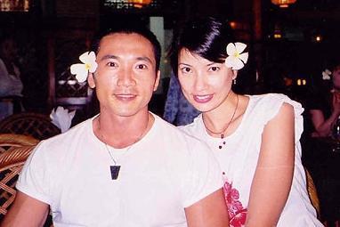 他凭一角火遍全国,妻子51岁高龄为他生女,今硬汉成"女儿奴"