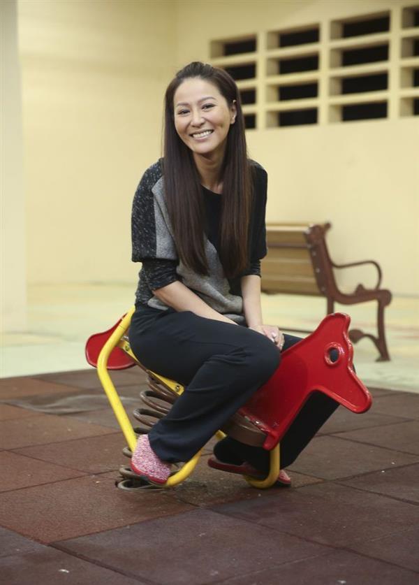 滕丽名生活近照因渣男事业一落千丈如今渣男过得都比她差