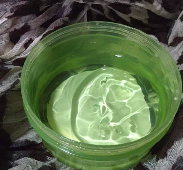 芦荟胶的正确使用方法下面几种方法美白祛痘效果比之前更好