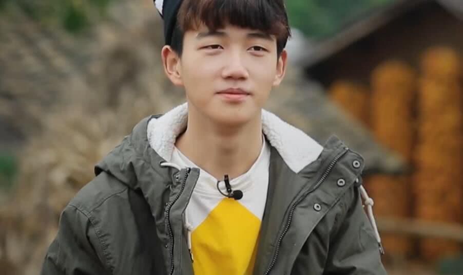 变形计最精致的男孩子,化妆品被没收后,谁注意他是如何卸妆的?